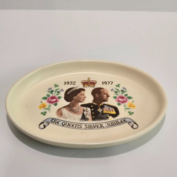 Guild Crafts (Poole) Ltd. - The Queen's Silver Jubilee, Elizabeth 1952-1977 - Picture 3 of 6